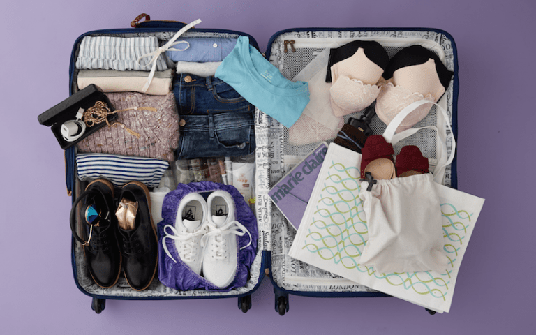 Arrange the suitcase 