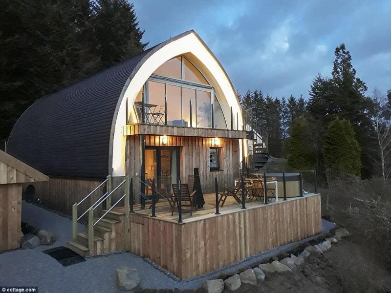 1581189809 230 For luxury home lovers Jill Strawbale House is a luxury - For luxury home lovers, Jill Strawbale House is a luxury Scottish home