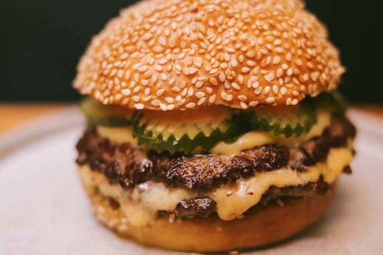 1581205049 112 The most prominent burger restaurants in New York Taste it - The most prominent burger restaurants in New York Taste it from his country of origin!
