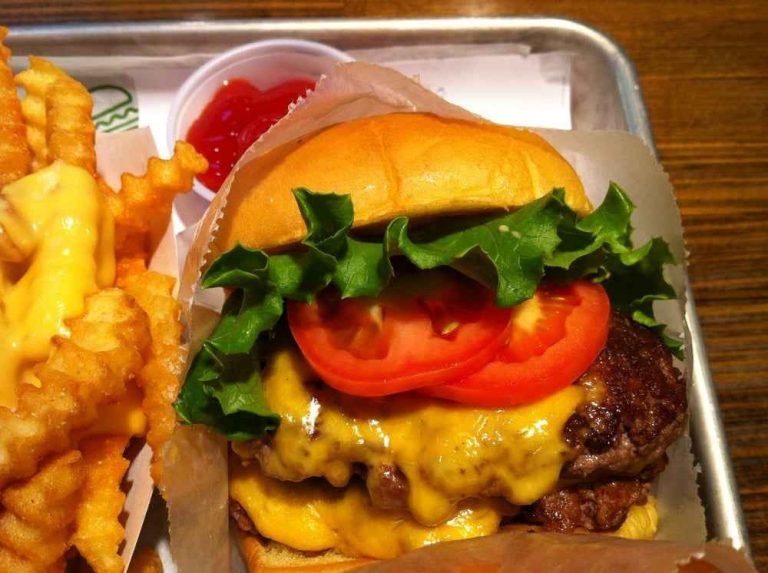 1581205049 418 The most prominent burger restaurants in New York Taste it - The most prominent burger restaurants in New York Taste it from his country of origin!
