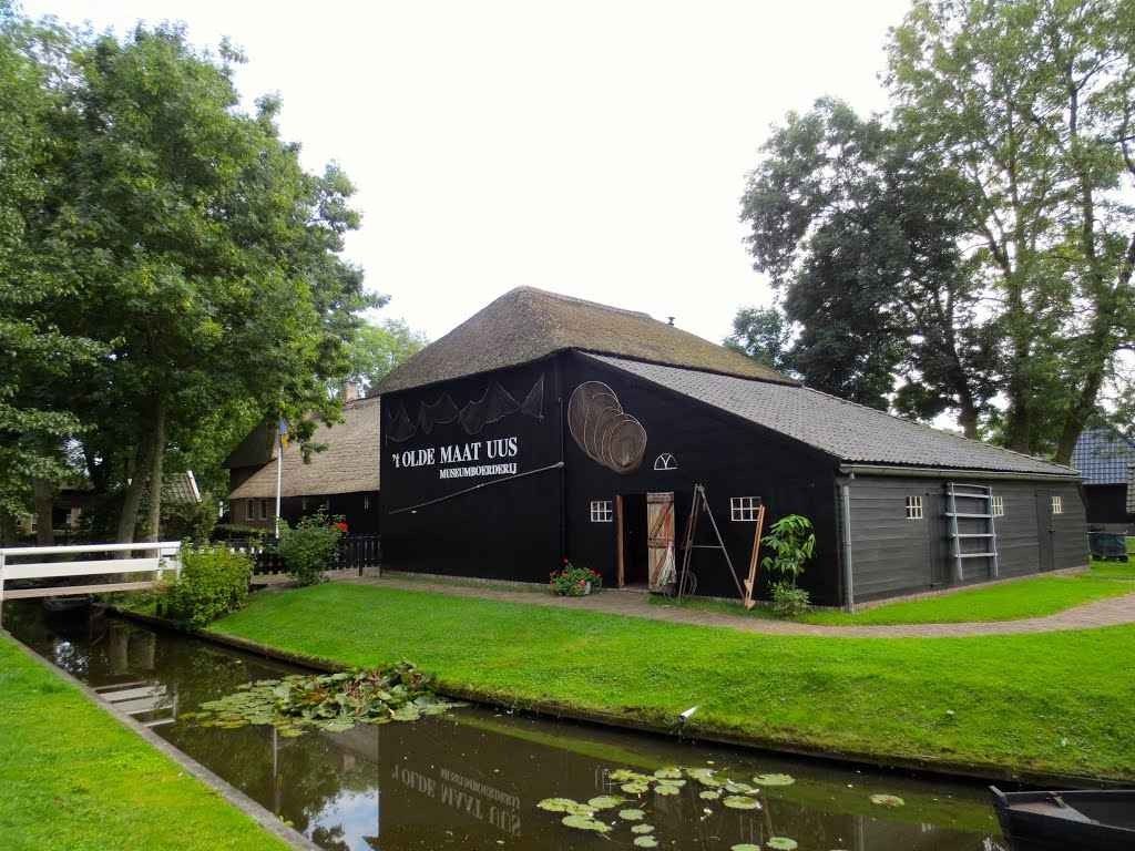 1581205499 77 Giethoorn Netherlands .. The charming Dutch village that grabs the - Giethoorn Netherlands .. The charming Dutch village that grabs the eye of everyone by nature and its impressive landmarks