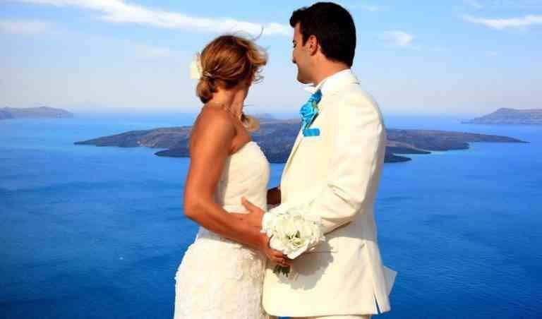 1581205619 198 The charming island of Santorini in Greece ... a romantic - The charming island of Santorini in Greece ... a romantic island in Greece