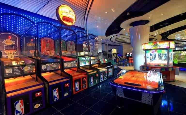 - "Fun Zone" .. the most famous entertainment center in Muscat ...