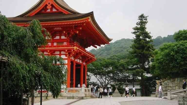 1581227547 965 Tourism in Kyoto ... the Japanese capital of peace and - Tourism in Kyoto ... the Japanese capital of peace and surviving the nuclear bomb