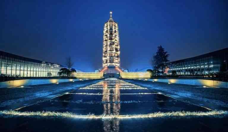 - Go to the "Porcelain Tower" .. when traveling to Nanjing ...