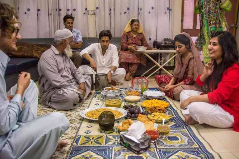 Food customs and traditions in Pakistan ..