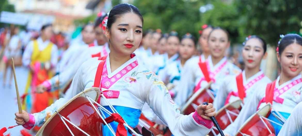 Customs and traditions of South Korea .. Learn about the strangest and most prominent customs that Koreans are famous for ..