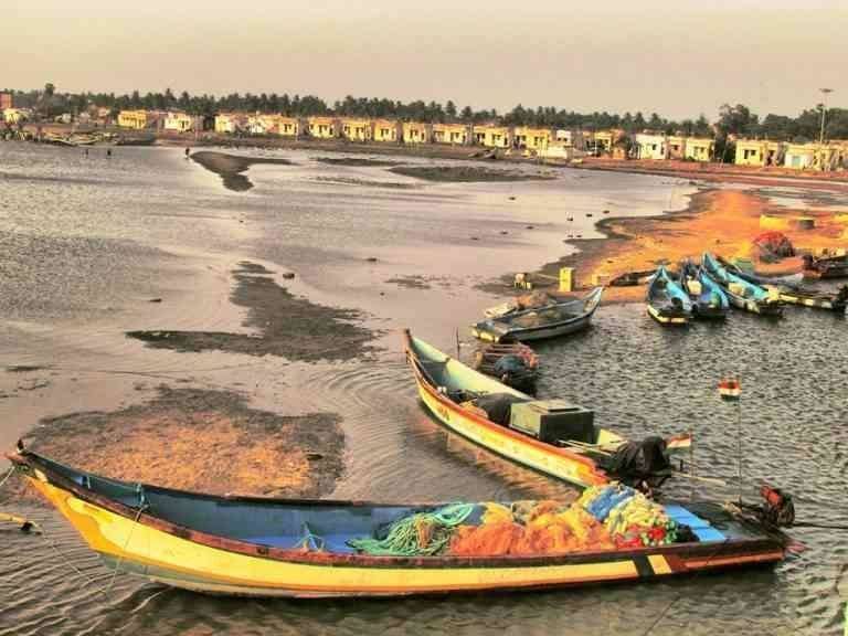 Lakes - tourism in the Indian city of Madras