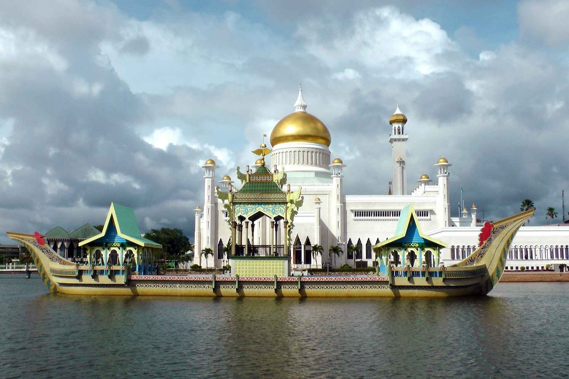Tourism in Brunei … Enjoy a unforgettable trip in “The Land of Peace” Brunei ..