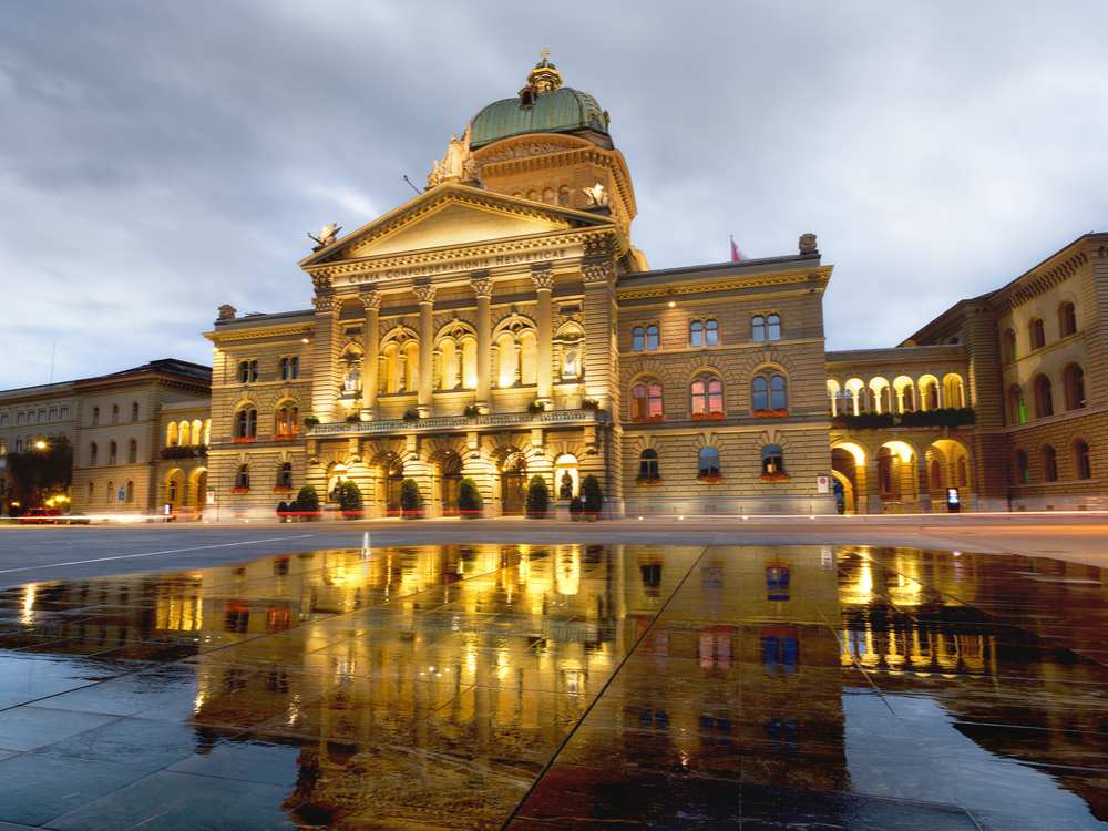 Holiday-Mai_Switzerland_Bern_Palace-Federal-Parliament-Switzerland_261016256_1000 x 750