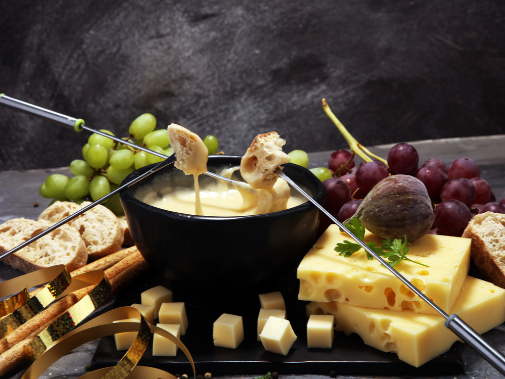 Fondue with cheese