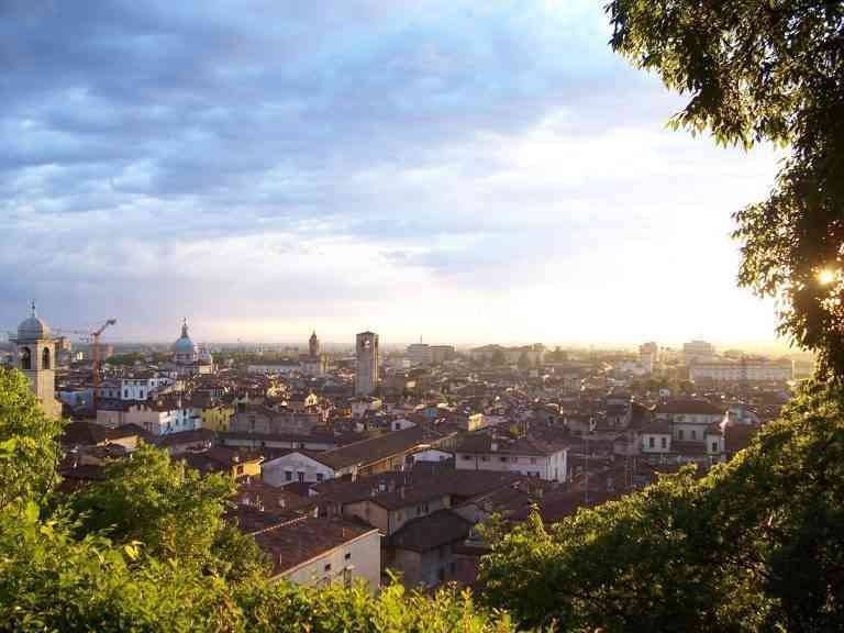 Learn the temperatures and the best times to visit Brescia, Italy