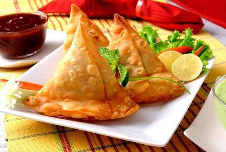 Indian samosa - the famous food in India