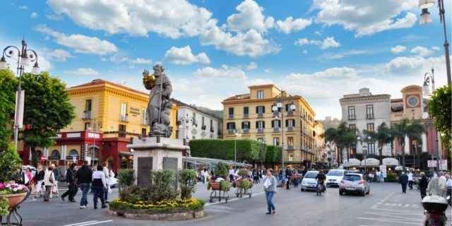 Find out the temperatures and the best times to visit Sorrento Italy 