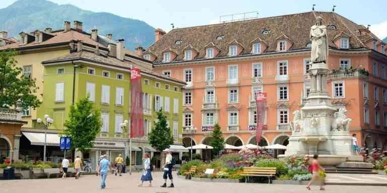 "Walther Square" ... one of the most beautiful places of tourism in Bolzano, Italy ...