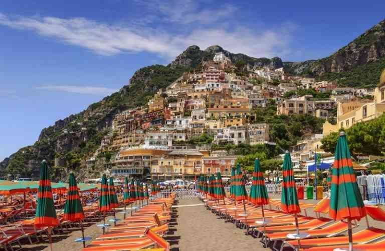 Find out the temperatures and the best times to visit Positano Italy 