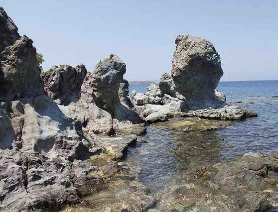 Here ... the best tourist places on the Greek island of Lesbos ...