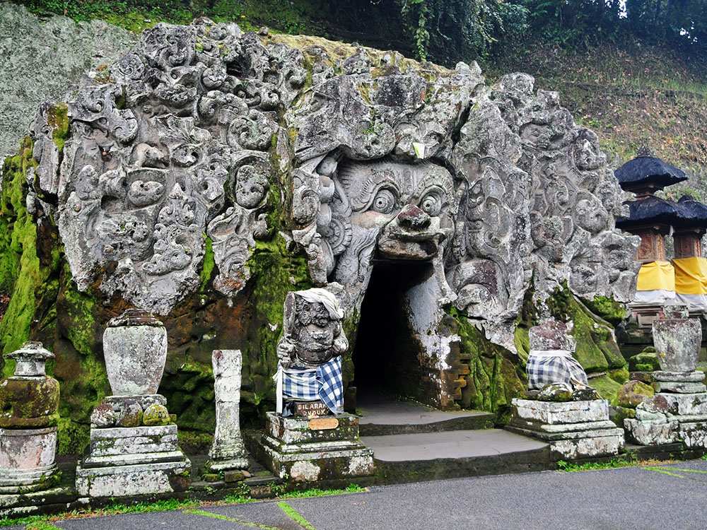 Elephant Cave Goa Gajah - Holiday Mai