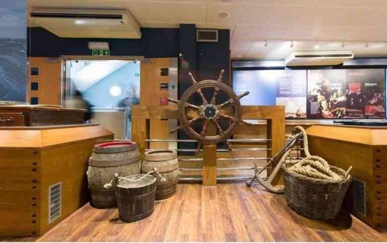 The Mayflower Museum is one of the most prominent tourist places in British Plymouth.