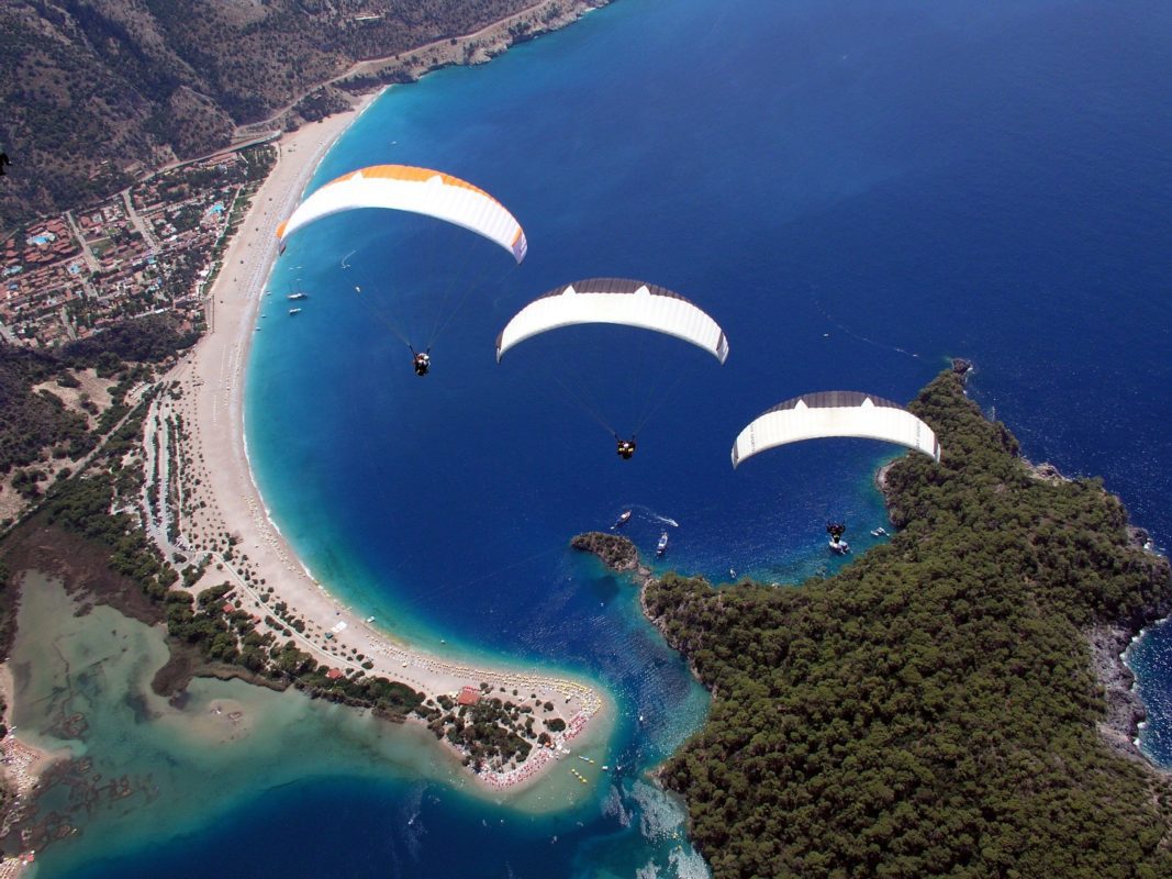 The best tourist activities in the Turkish Oludeniz .. "diving" and "skydiving" the most prominent tourist activities in Oludeniz ..