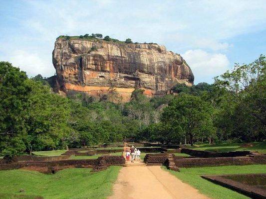 Climbing the rock of Sigiriya