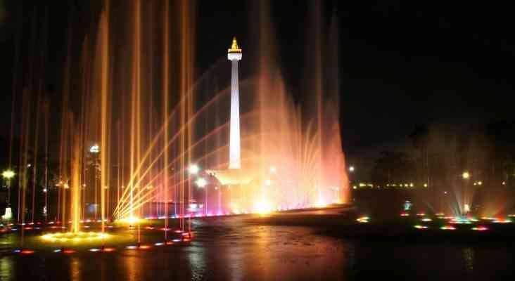 "Monas Tower" .. and the most beautiful tourist activities in Indonesia ...