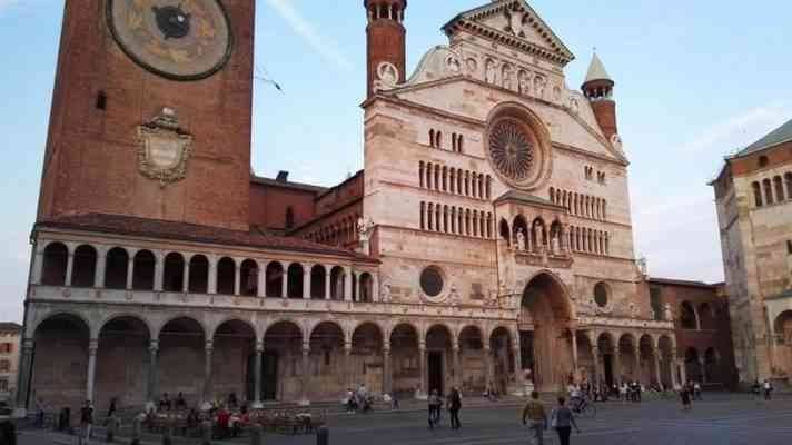 Visit the city of Cremona 