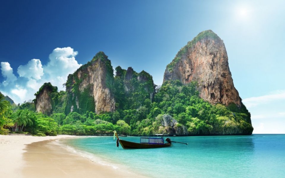 Ko Phi Phi Island, which was not before the film was shown, enjoyed other popular tourist destinations in Thailand.