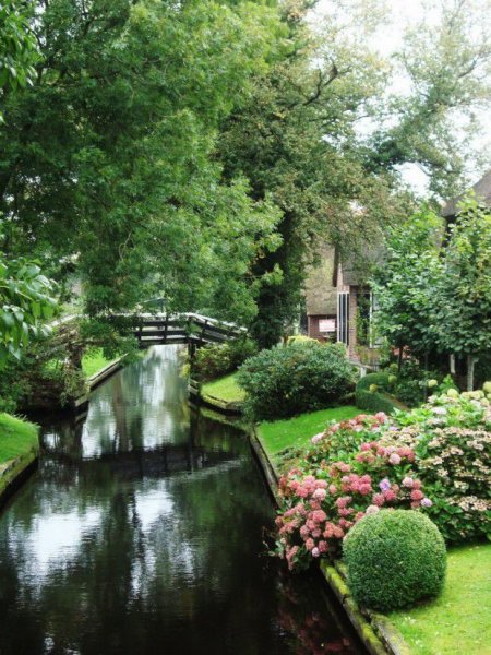 The charming nature of Giethoorn
