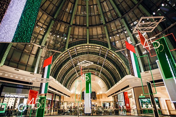 Mall of the Emirates .. Celebrates the 45th National Day