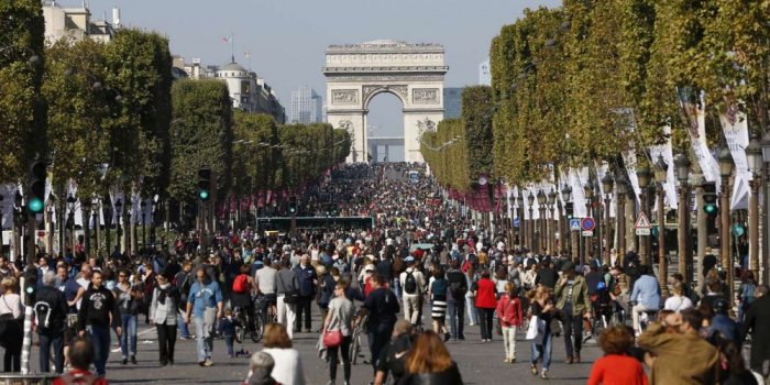The festival attracts many tourists to the Champs-Elysées