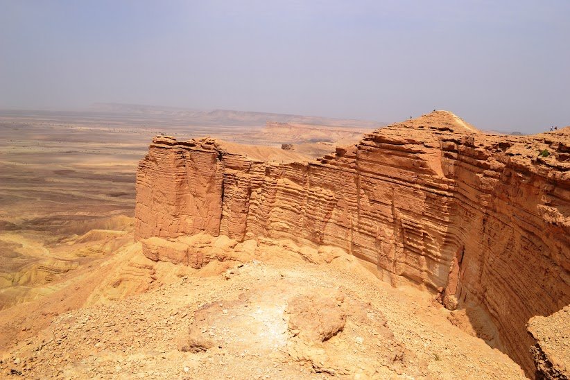 A trip to the edge of the world within the tourist places of Riyadh