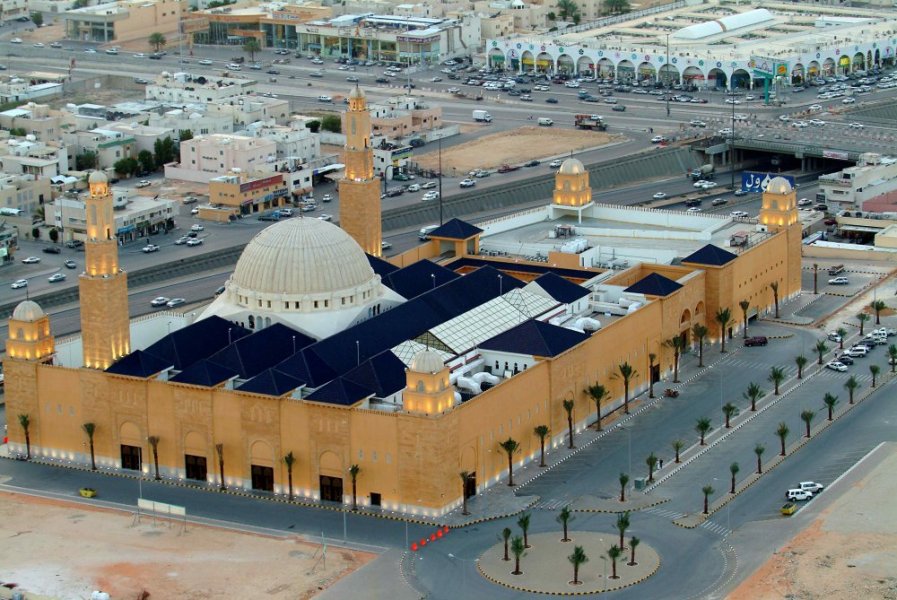 Al-Rajhi Mosque is one of the largest and most famous mosques in the Kingdom