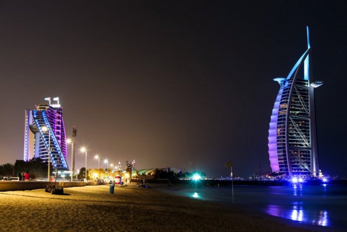 Lighting Dubai's first night swimming beach with clean energy