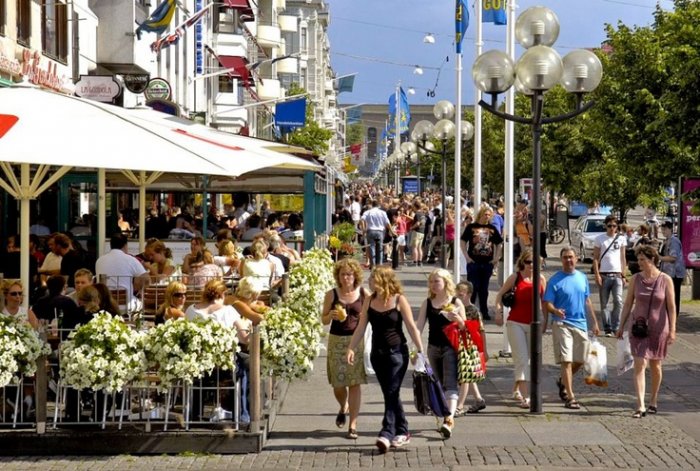 Walking on the feet is fun in the city of Gothenburg