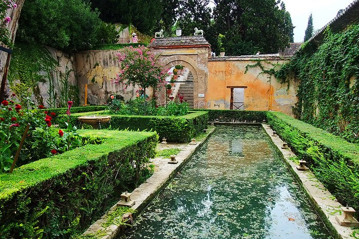 The charm of detail in the gardens of Granada