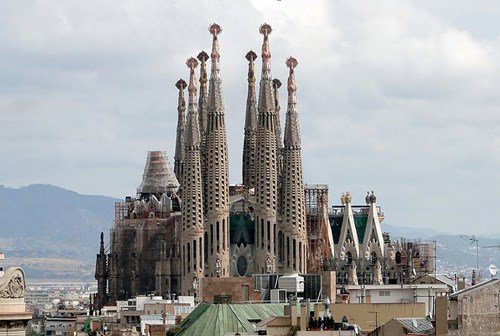 La Sagrada Familia is one of the most important landmarks of Barcelona