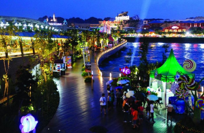 Sentosa you will find many ideal tourist attractions for families and families Singapore