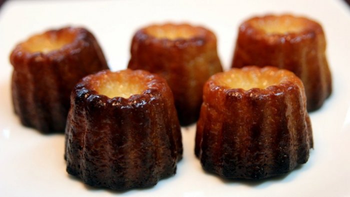 The Caneles, which is the Bordeaux sign in sweets