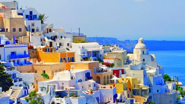 Greece contains 1400 islands