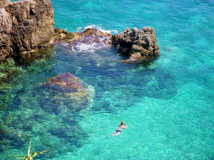 Nature fun in the bays of Hydra Island.