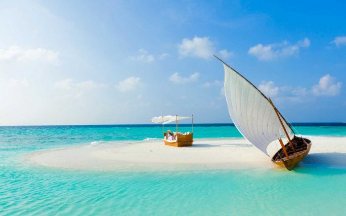 Beautiful sandy beaches with turquoise water are not only all you can find in the Maldives