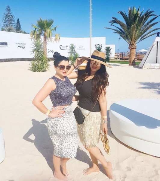 Lujain accompanied her daughter and her friends in Marbella 