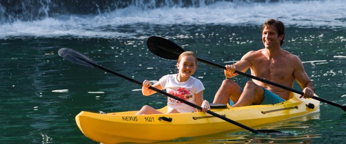 Water activities for families in Hawaii
