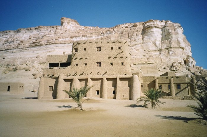 Shali Castle is located in the center of Siwa and dates back to the thirteenth century