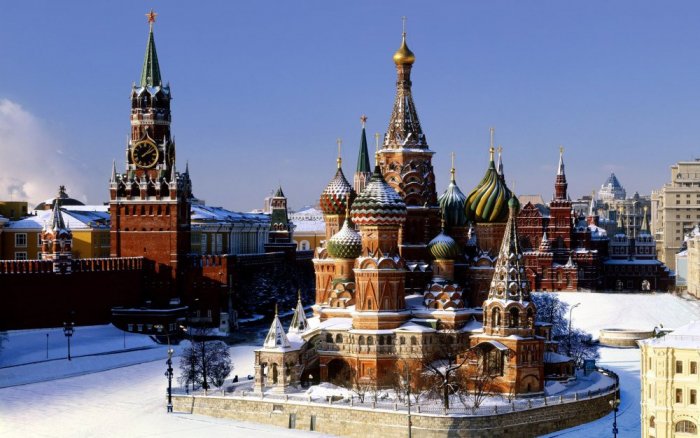 The Kremlin is one of the most famous historical and tourist attractions in Moscow and is considered a symbol of the Russian state