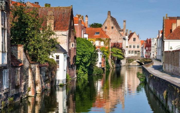 The atmosphere of the Middle Ages in the Bruges canals