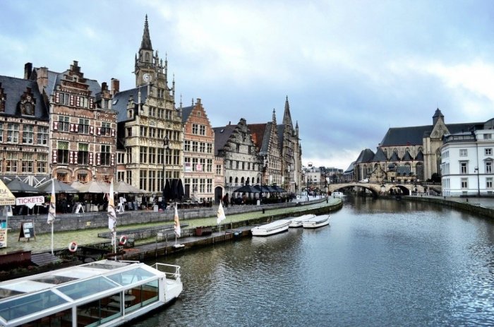 Tours in Gent channels