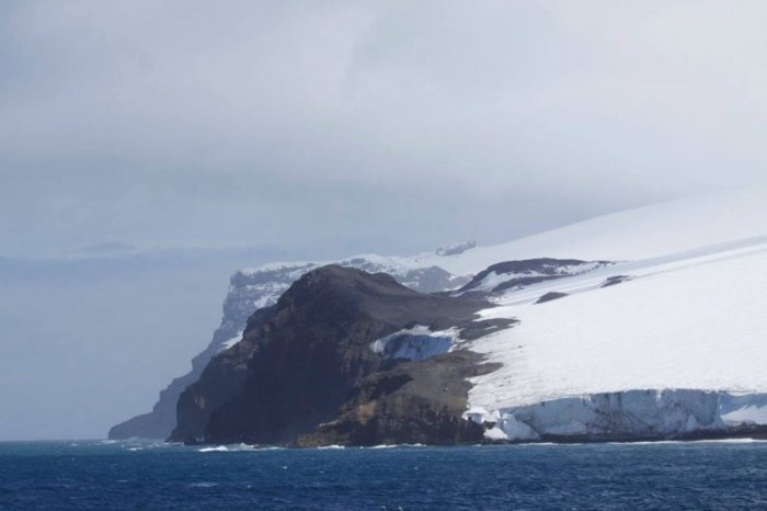 Buffet Island is an uninhabited volcanic island located in the Antarctic