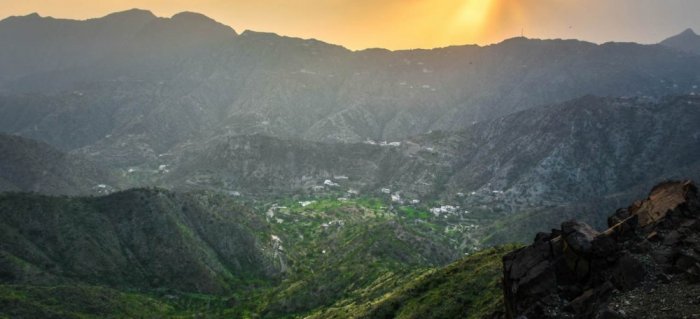 Aseer Mountains embraces the Raidah Reserve